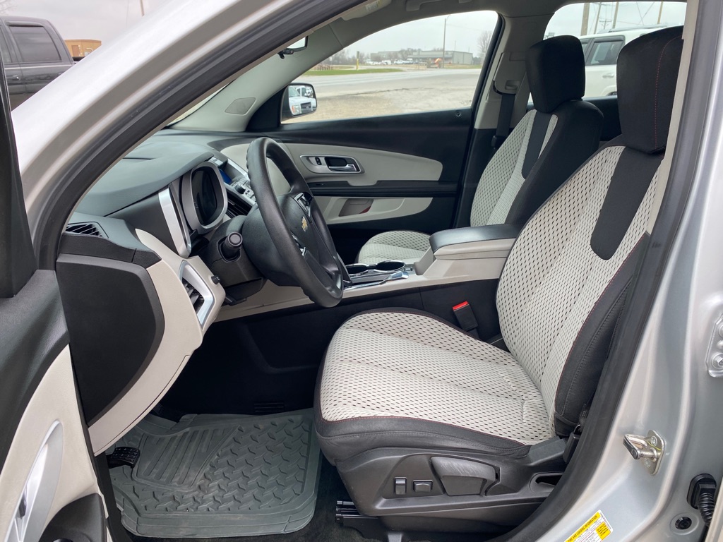 Photo 5 of this CHEVROLET EQUINOX