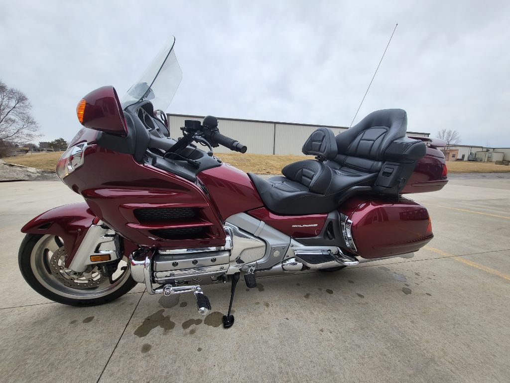 Photo 2 of this HONDA GL1800