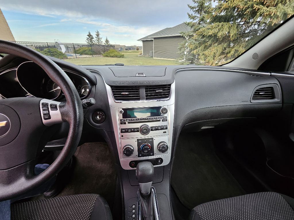 Photo 11 of this CHEVROLET MALIBU