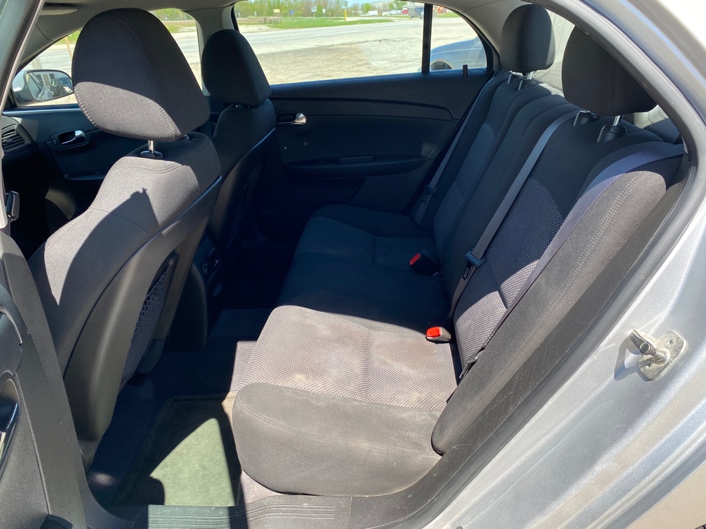 Photo 6 of this CHEVROLET MALIBU