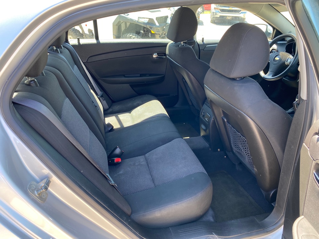 Photo 9 of this CHEVROLET MALIBU