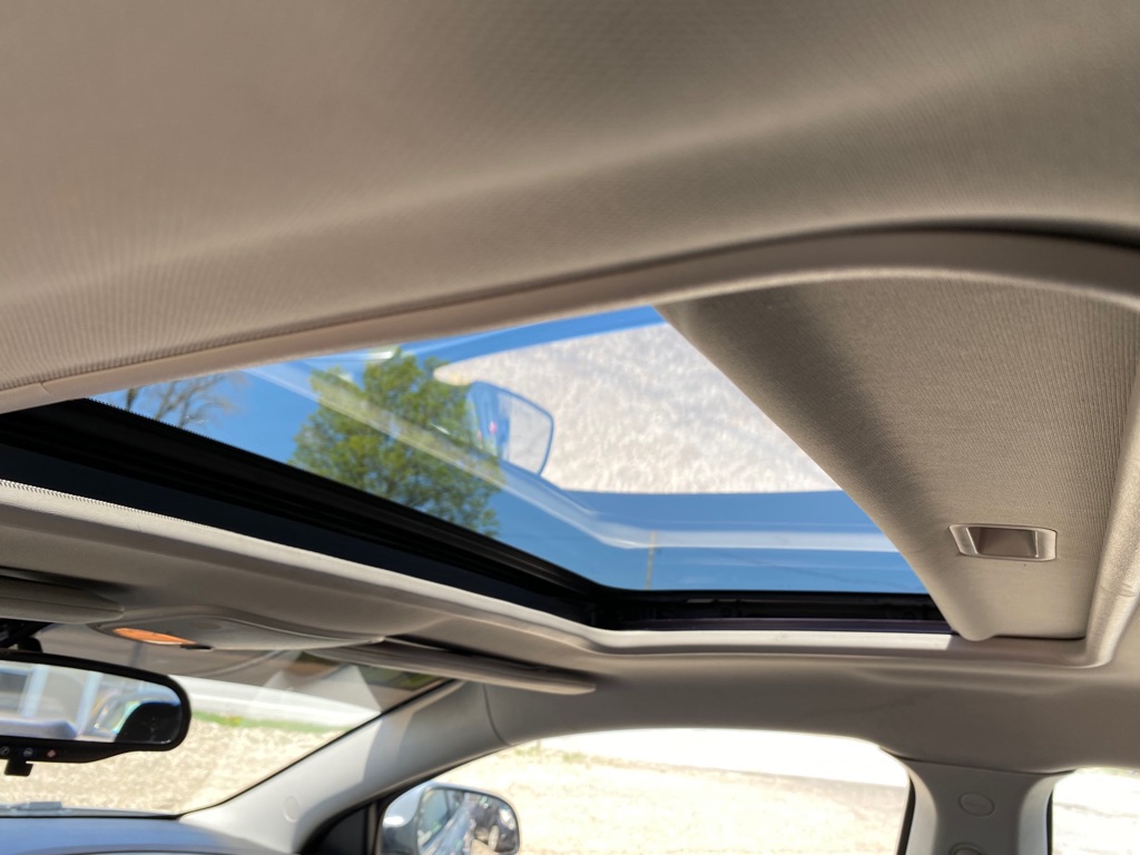 Photo 8 of this CHEVROLET MALIBU