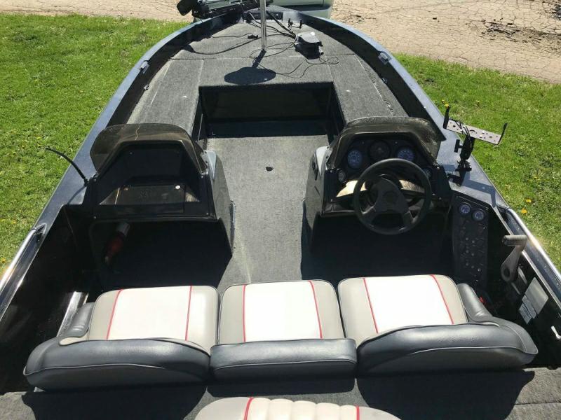 Photo 9 of this TRACKER NITRO 2000 DC