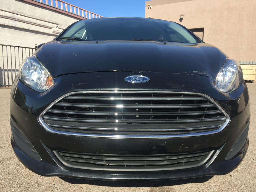 Photo 2 of this FORD FIESTA