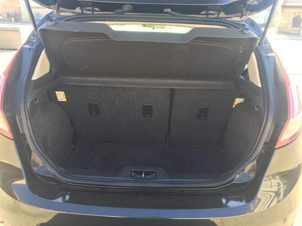 Photo 4 of this FORD FIESTA