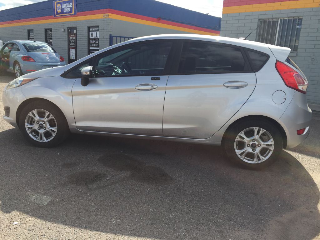 Photo 3 of this FORD FIESTA