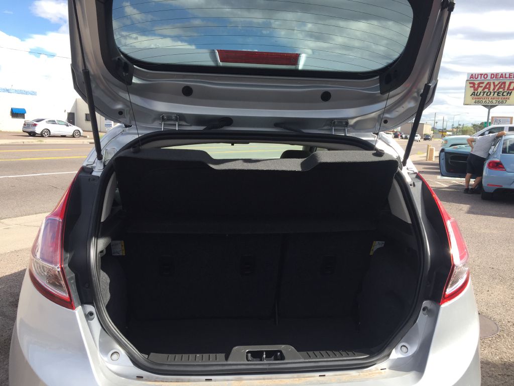 Photo 5 of this FORD FIESTA