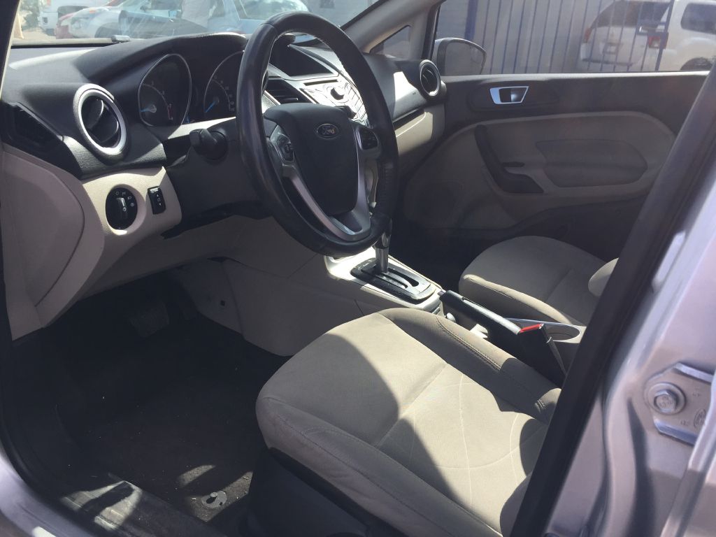 Photo 6 of this FORD FIESTA