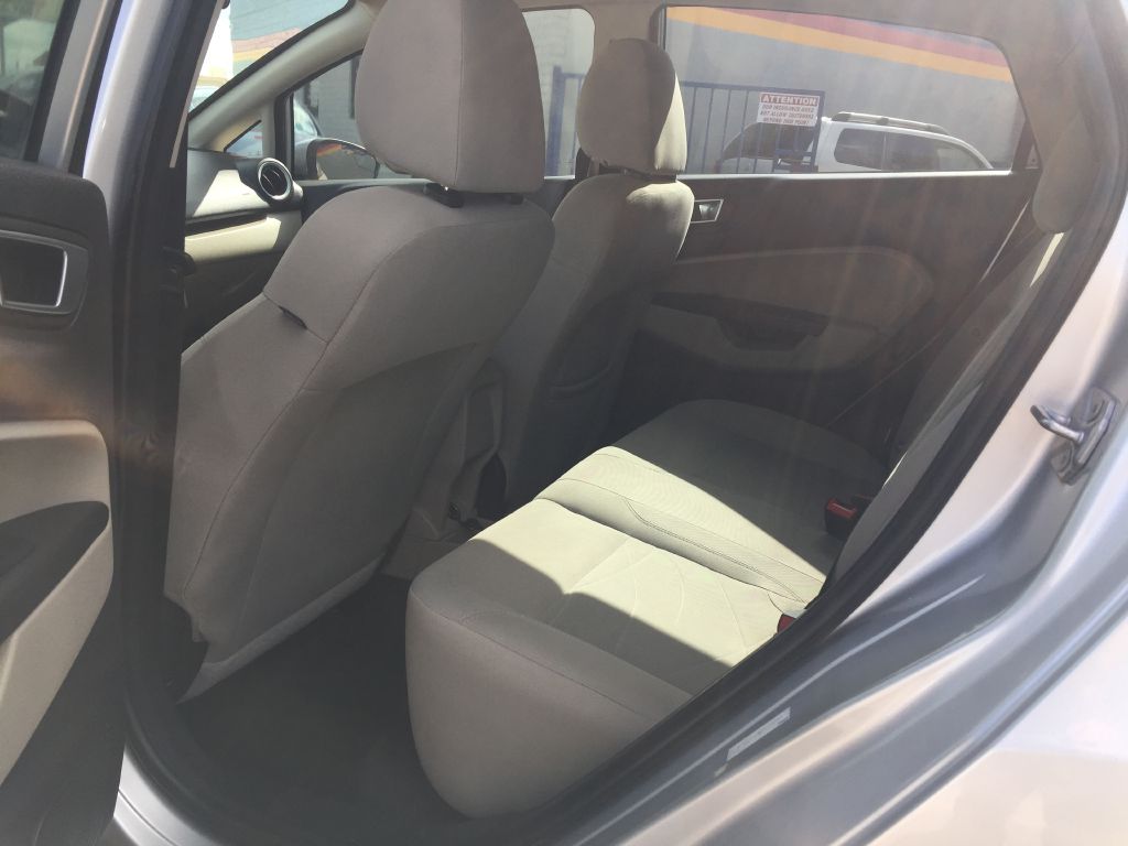 Photo 7 of this FORD FIESTA