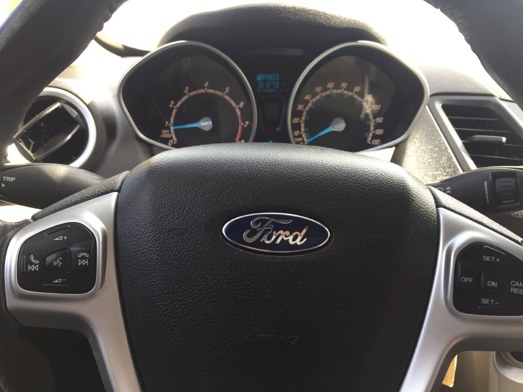 Photo 9 of this FORD FIESTA