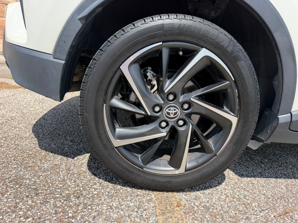 Photo 12 of this TOYOTA C-HR