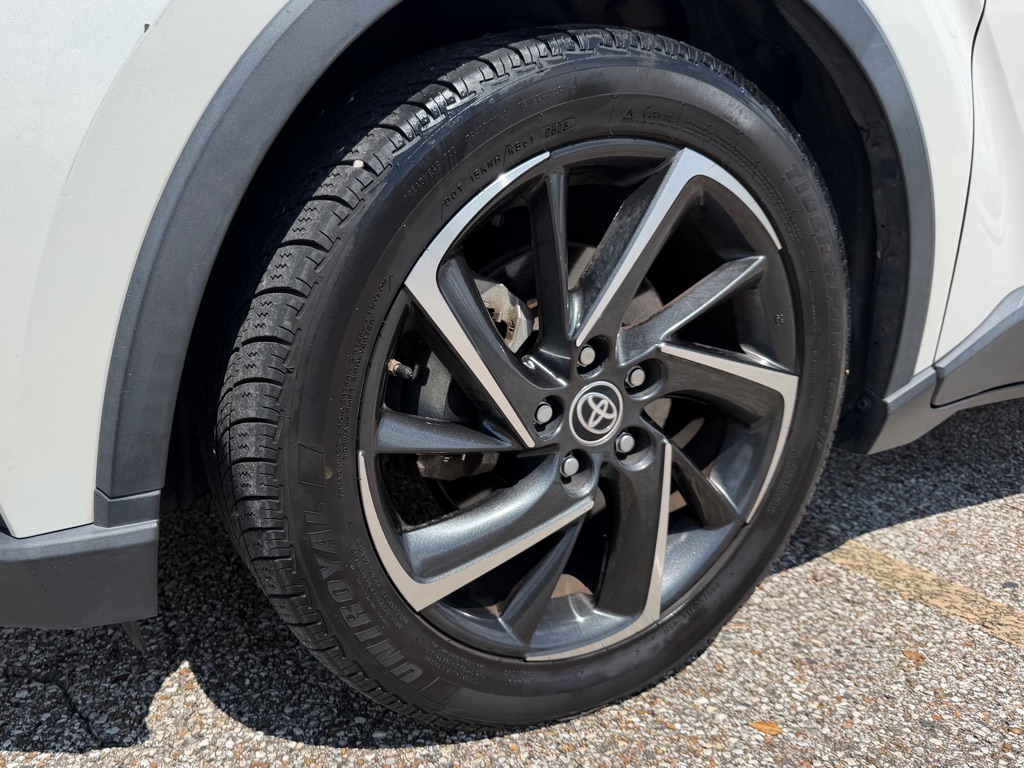Photo 11 of this TOYOTA C-HR