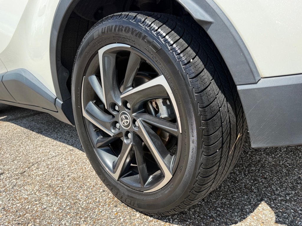 Photo 9 of this TOYOTA C-HR