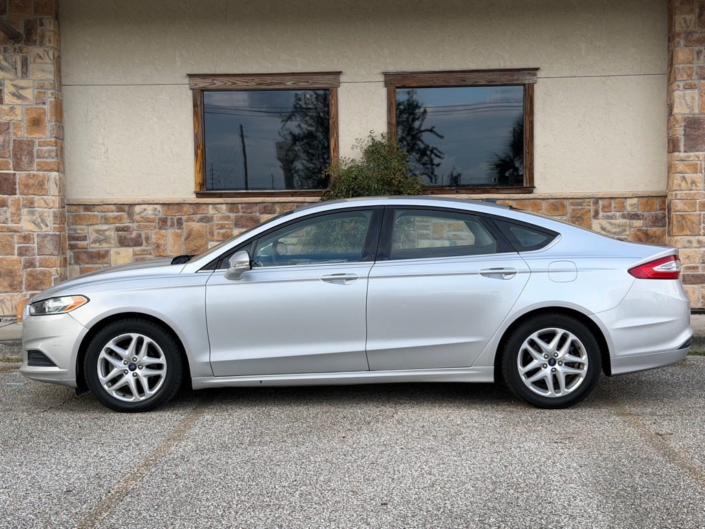 Photo 2 of this FORD FUSION