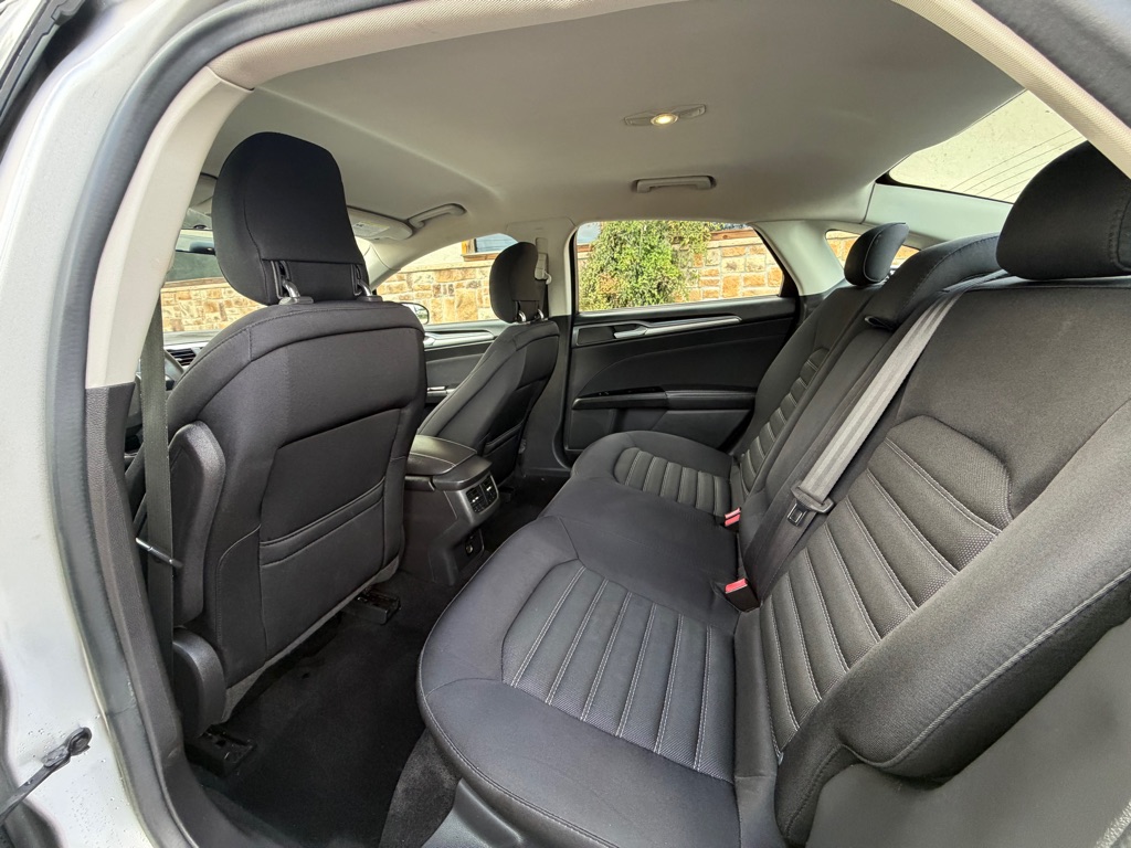 Photo 15 of this FORD FUSION