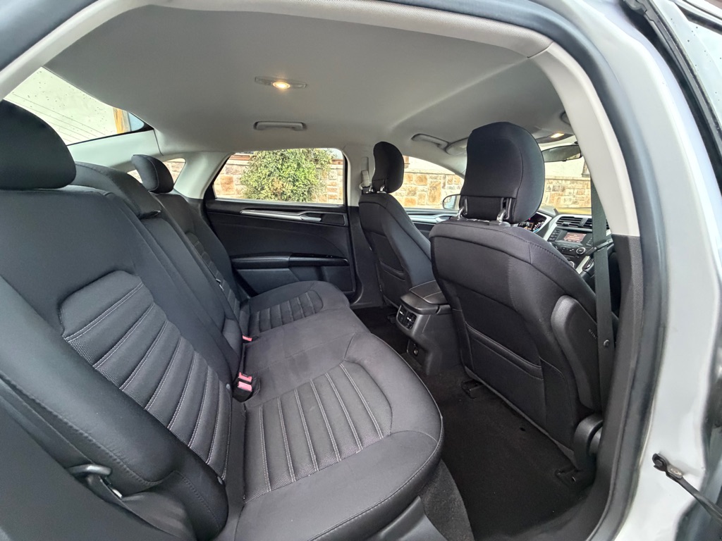 Photo 14 of this FORD FUSION