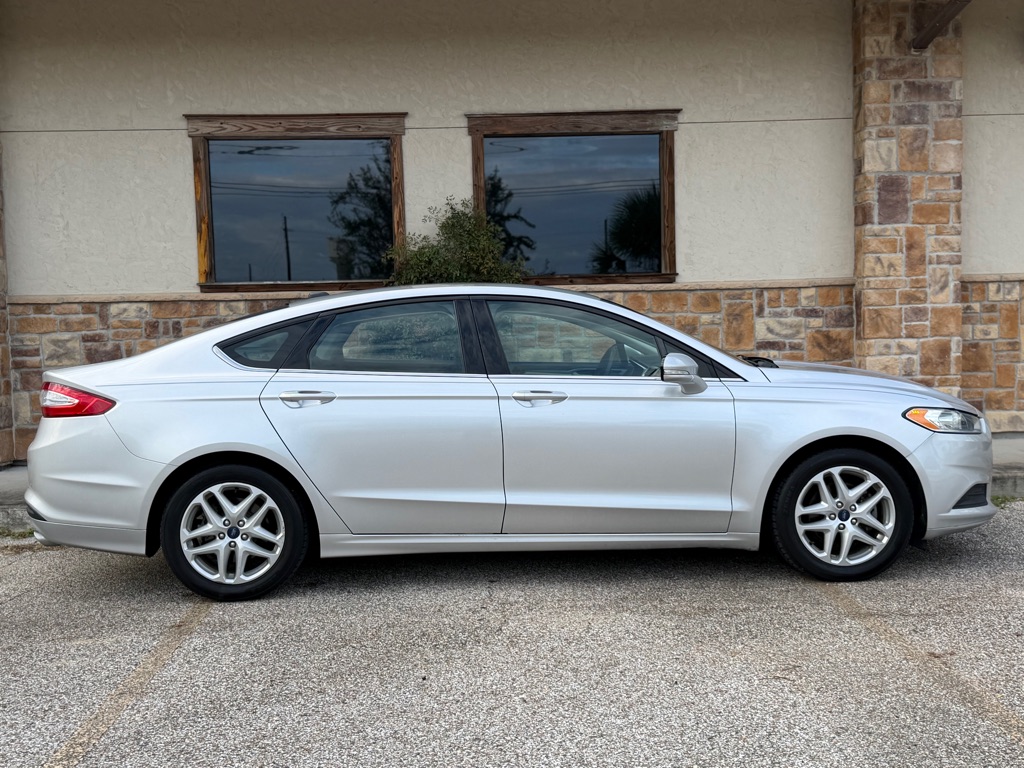 Photo 6 of this FORD FUSION