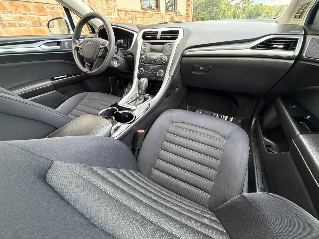 Photo 11 of this FORD FUSION