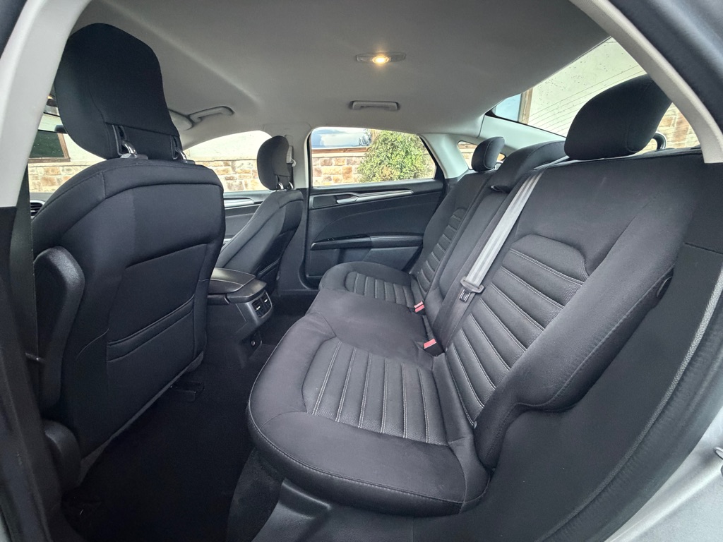 Photo 13 of this FORD FUSION