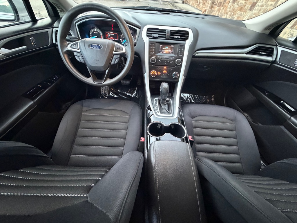 Photo 10 of this FORD FUSION