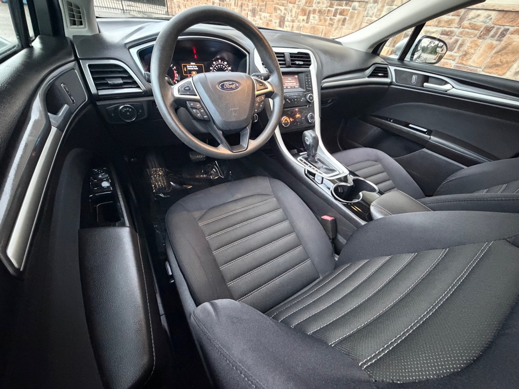 Photo 9 of this FORD FUSION