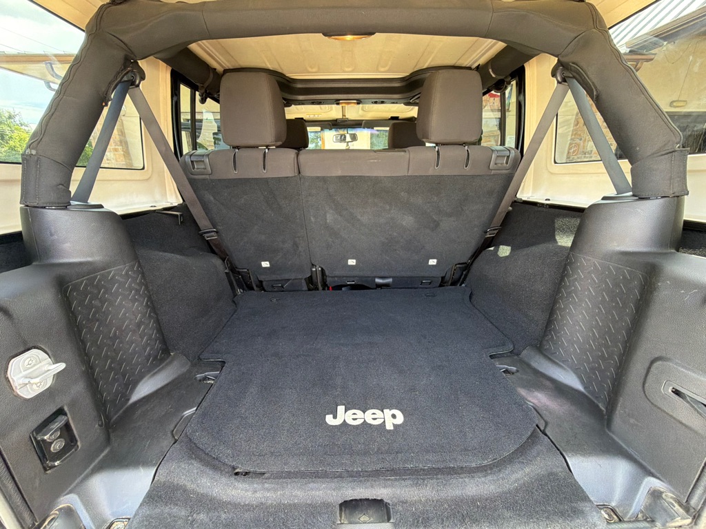 Photo 24 of this JEEP WRANGLER UNLIMI