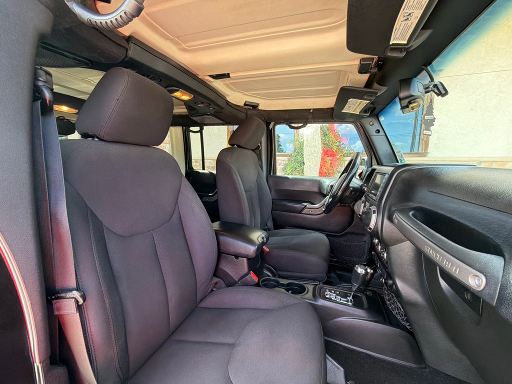 Photo 12 of this JEEP WRANGLER UNLIMI