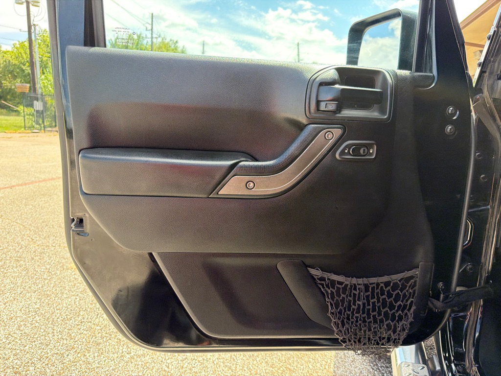 Photo 20 of this JEEP WRANGLER UNLIMI