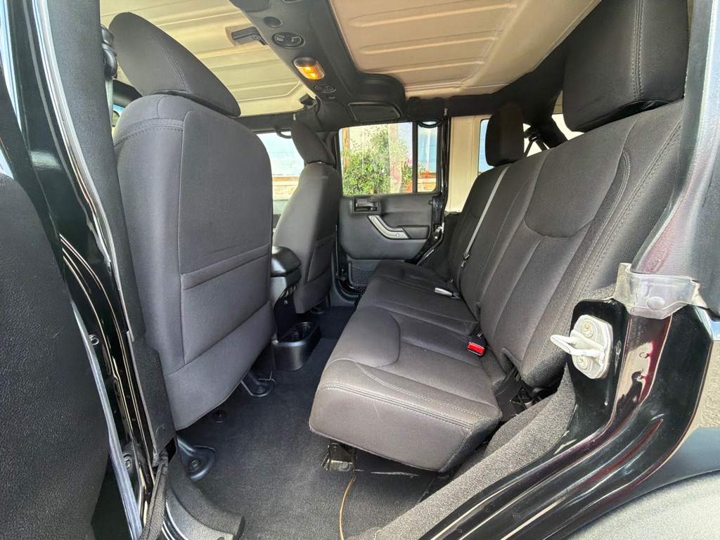 Photo 15 of this JEEP WRANGLER UNLIMI