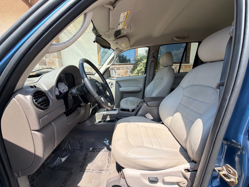 Photo 13 of this JEEP LIBERTY