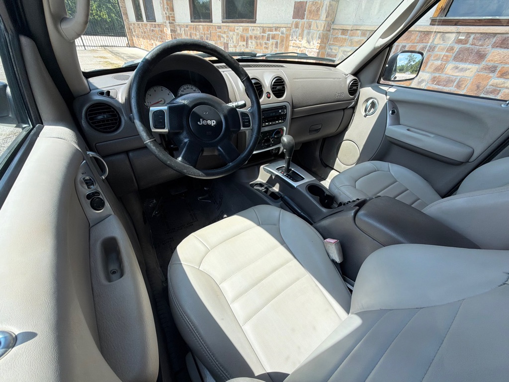 Photo 14 of this JEEP LIBERTY