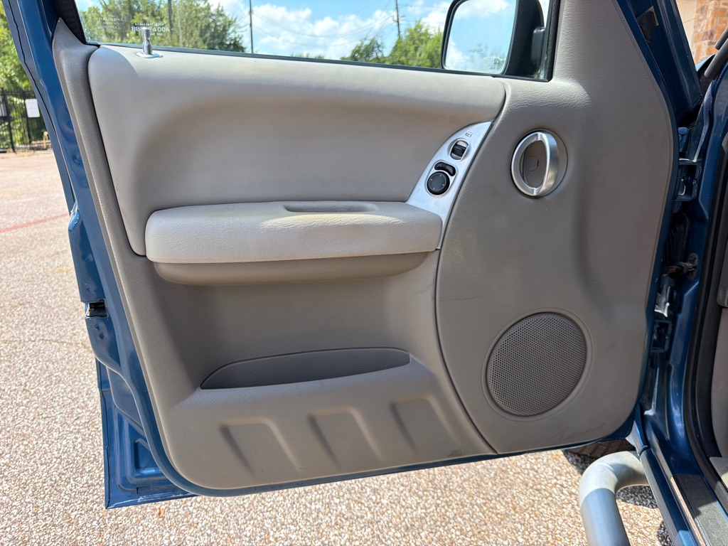 Photo 22 of this JEEP LIBERTY