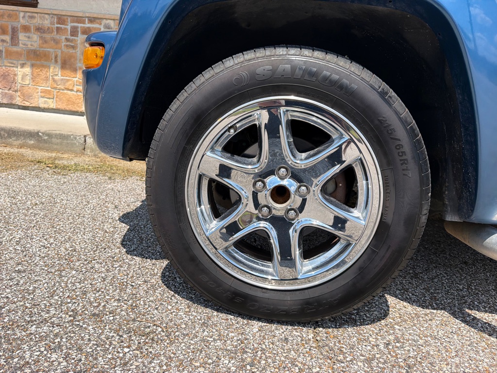 Photo 12 of this JEEP LIBERTY