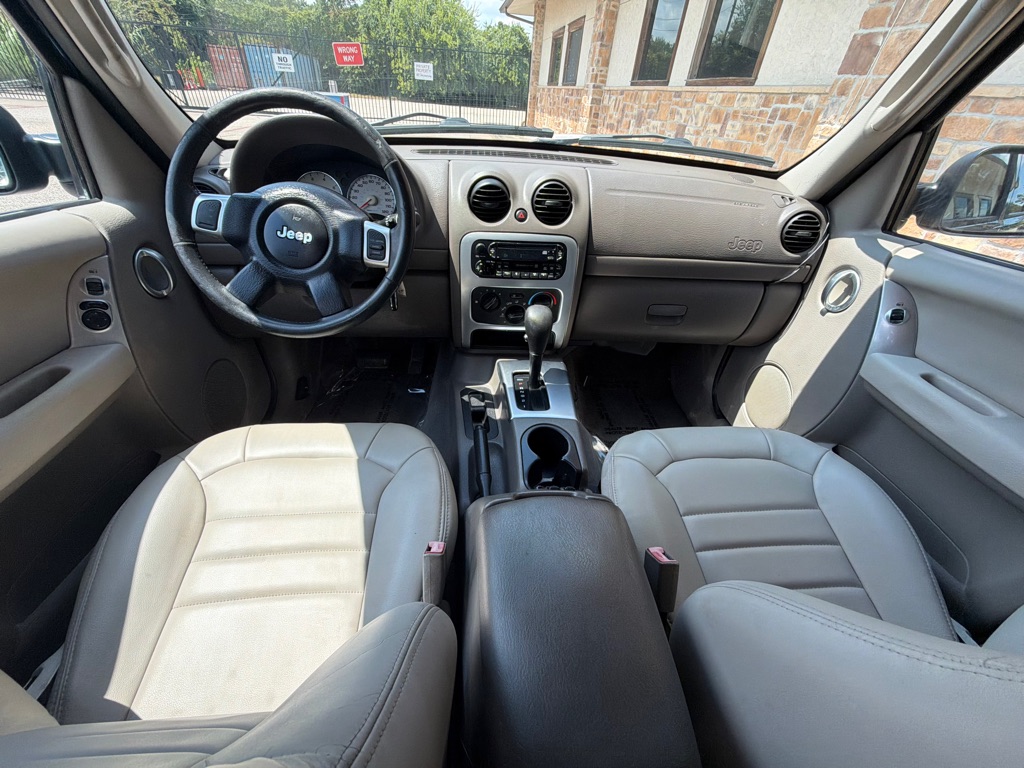 Photo 15 of this JEEP LIBERTY