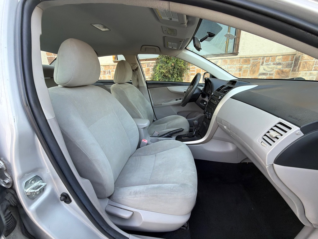 Photo 9 of this TOYOTA COROLLA