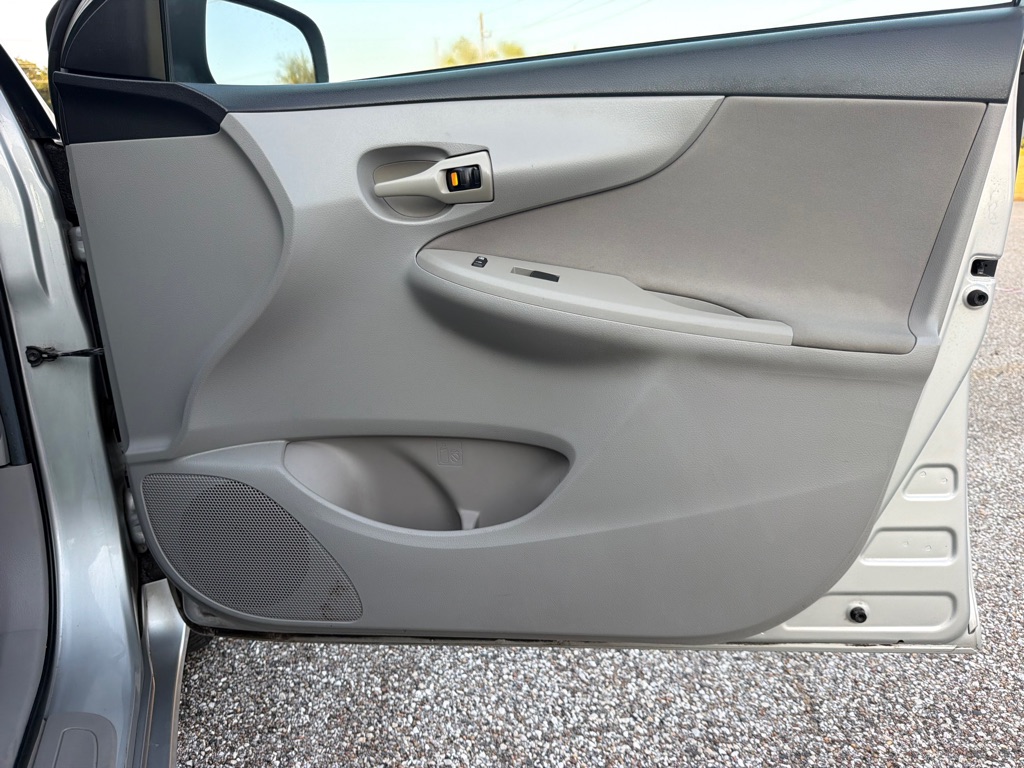 Photo 13 of this TOYOTA COROLLA