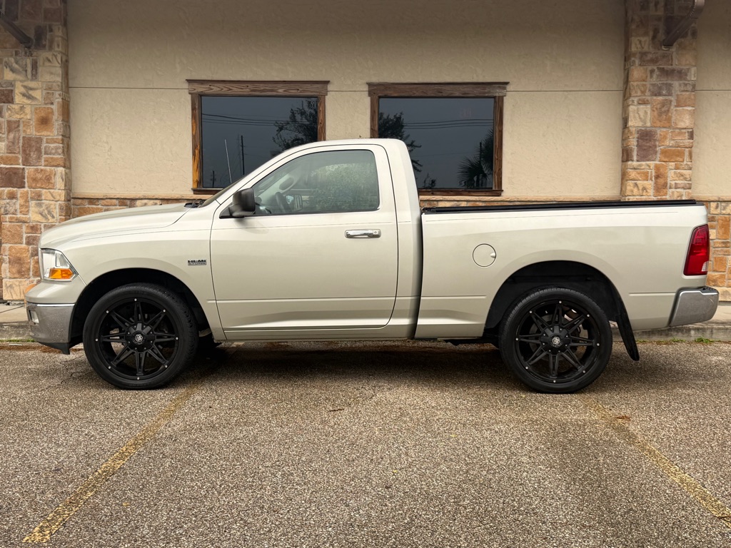 Photo 2 of this DODGE RAM 1500