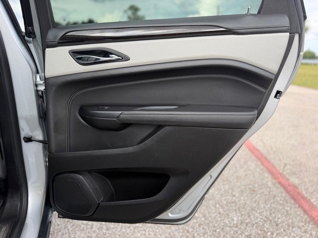 Photo 22 of this CADILLAC SRX
