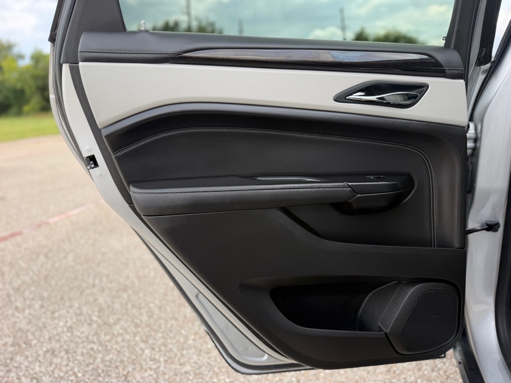 Photo 21 of this CADILLAC SRX