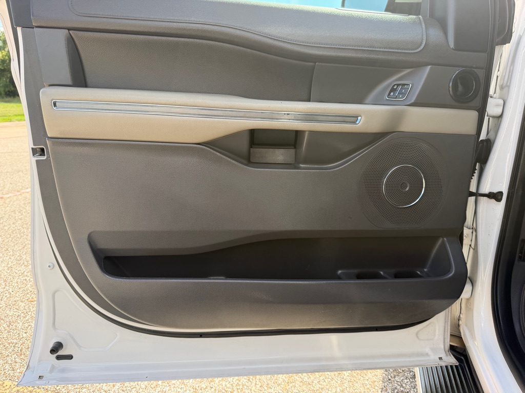 Photo 20 of this FORD EXPEDITION