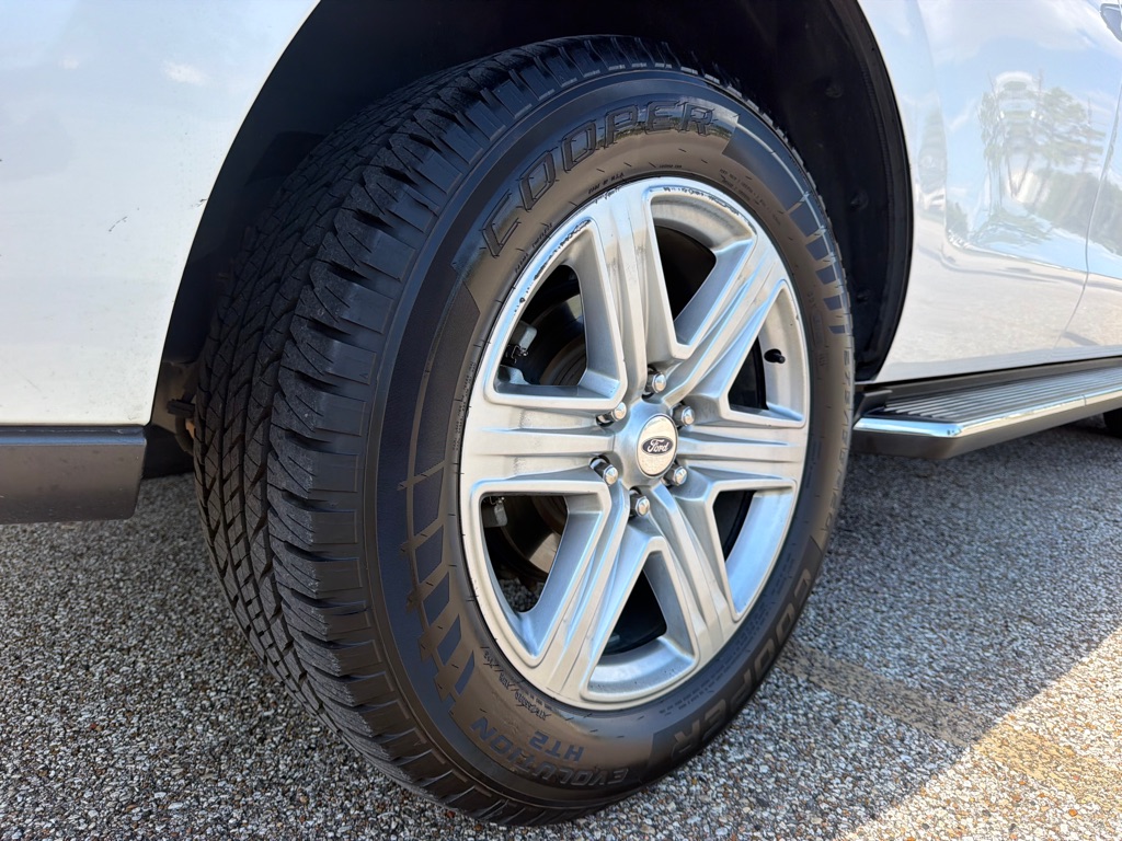 Photo 24 of this FORD EXPEDITION