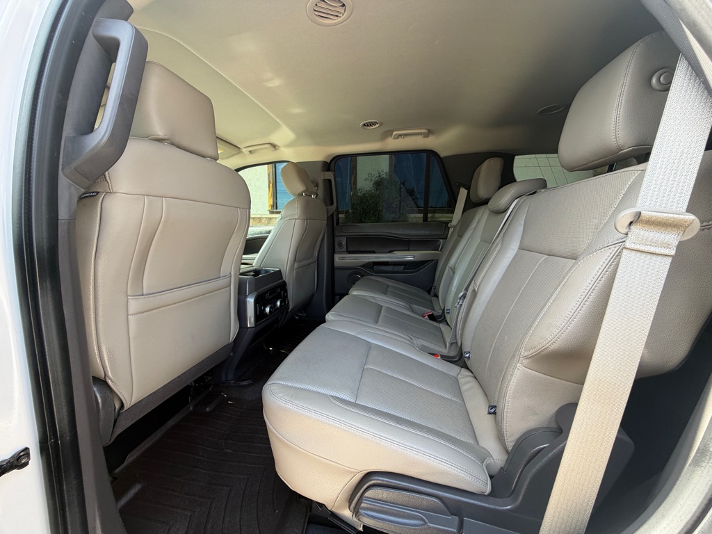 Photo 15 of this FORD EXPEDITION