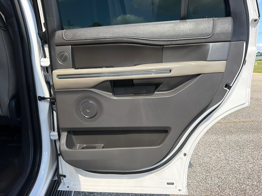 Photo 19 of this FORD EXPEDITION