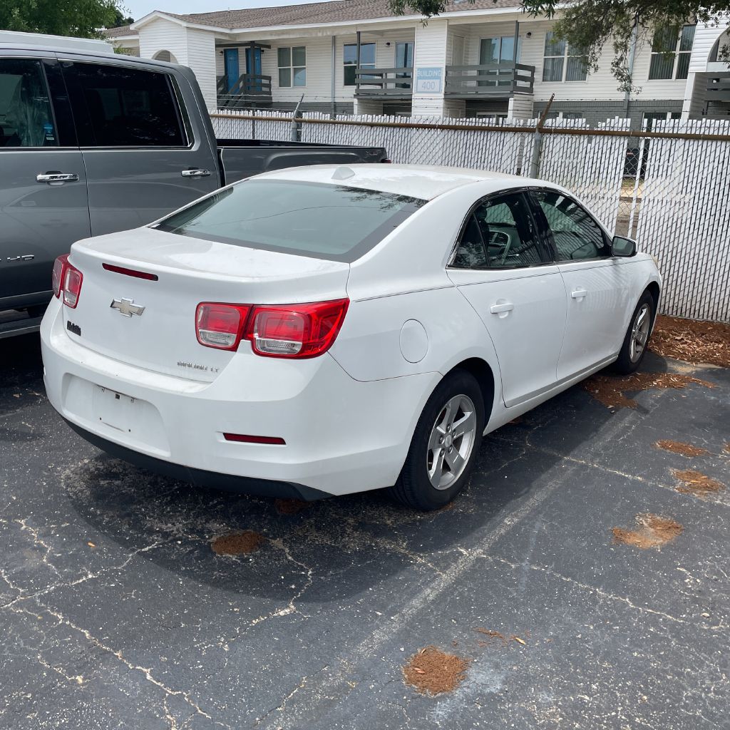 Photo 3 of this CHEVROLET MALIBU