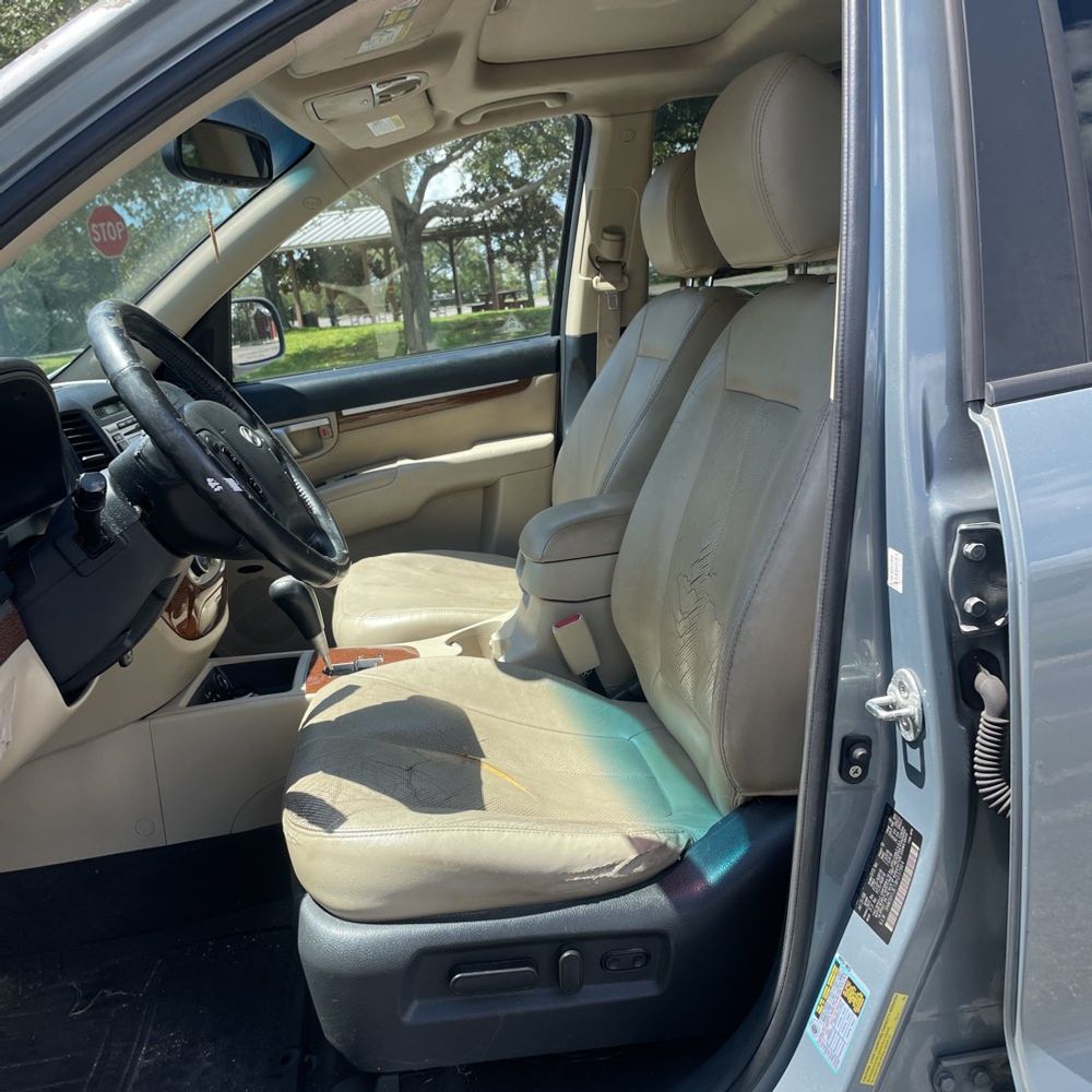 Photo 5 of this HYUNDAI SANTA FE