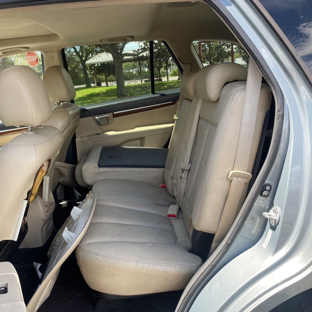 Photo 6 of this HYUNDAI SANTA FE