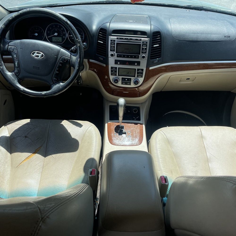 Photo 7 of this HYUNDAI SANTA FE