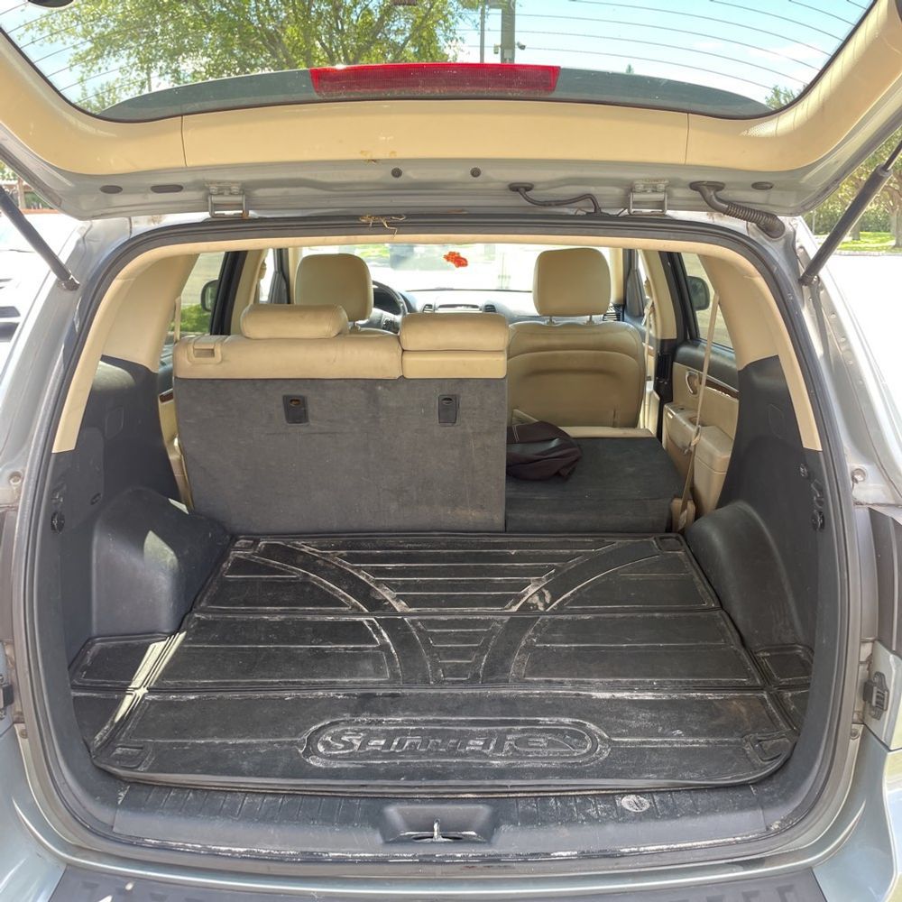 Photo 8 of this HYUNDAI SANTA FE
