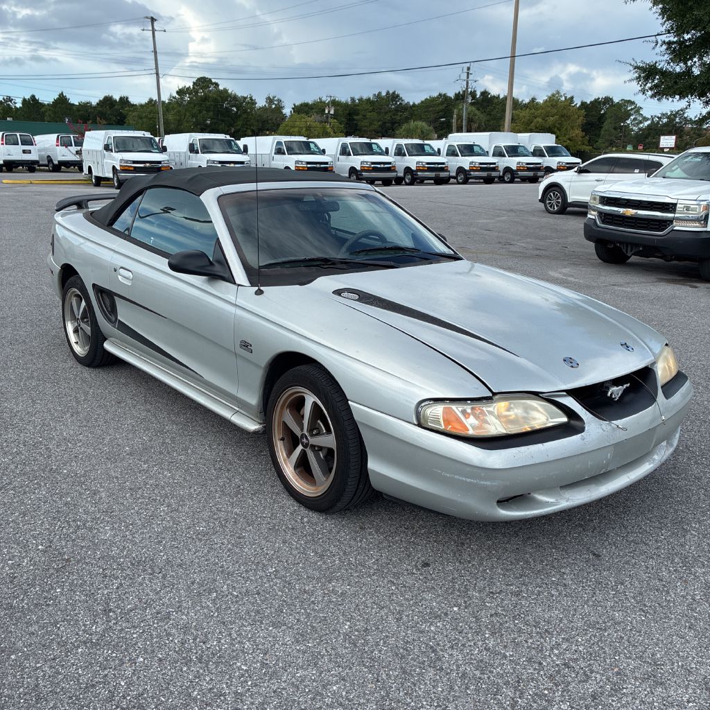 Photo 2 of this FORD MUSTANG