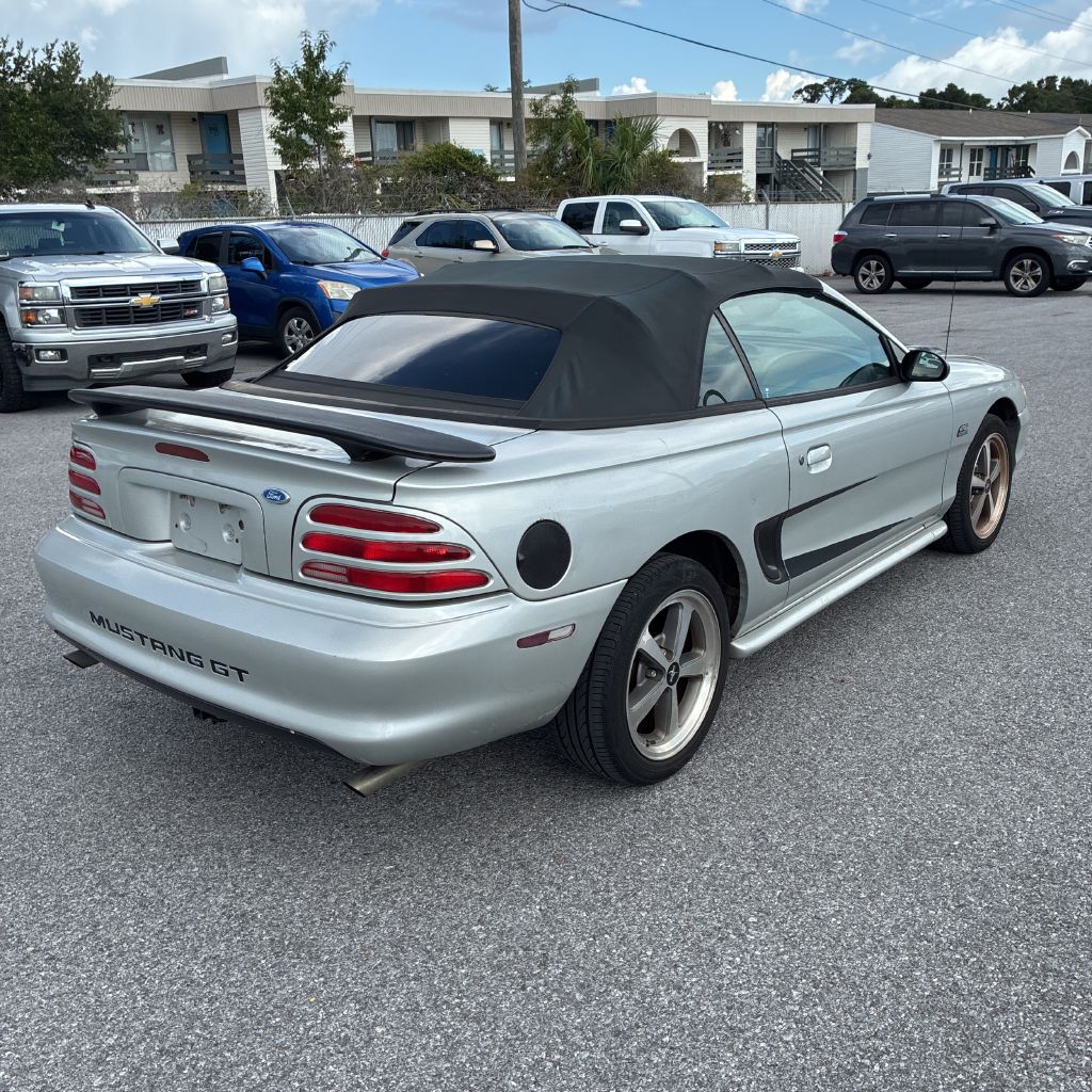 Photo 3 of this FORD MUSTANG